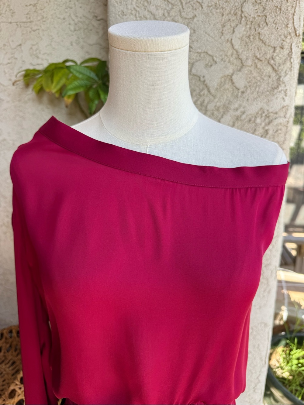Haute Hippie Off-Shoulder Magenta Long-Sleeve Dress with Belt - Picture 4 of 12